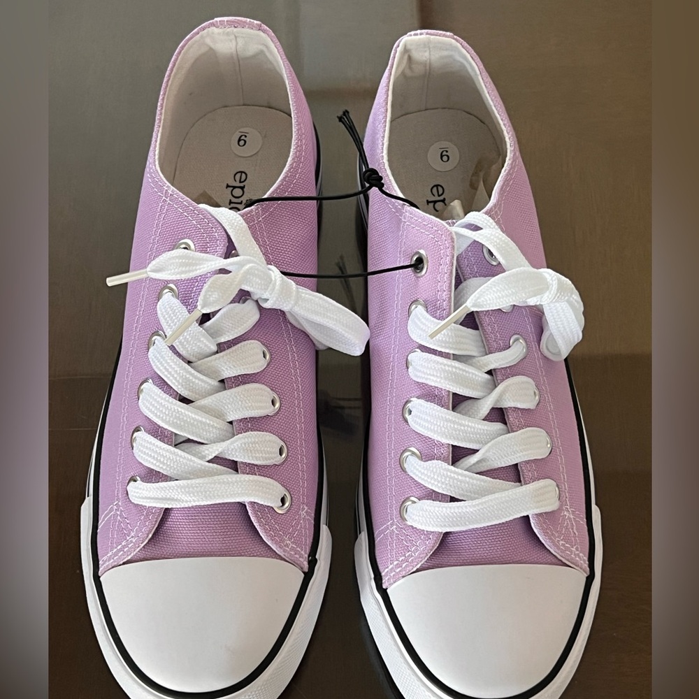 Canvas Sneakers Epic Step -Low Tops 
Size 9